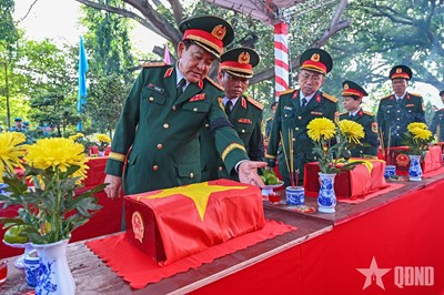 View - 	Thượng tướng Võ Minh Lương dự Lễ an táng hài cốt liệt sĩ